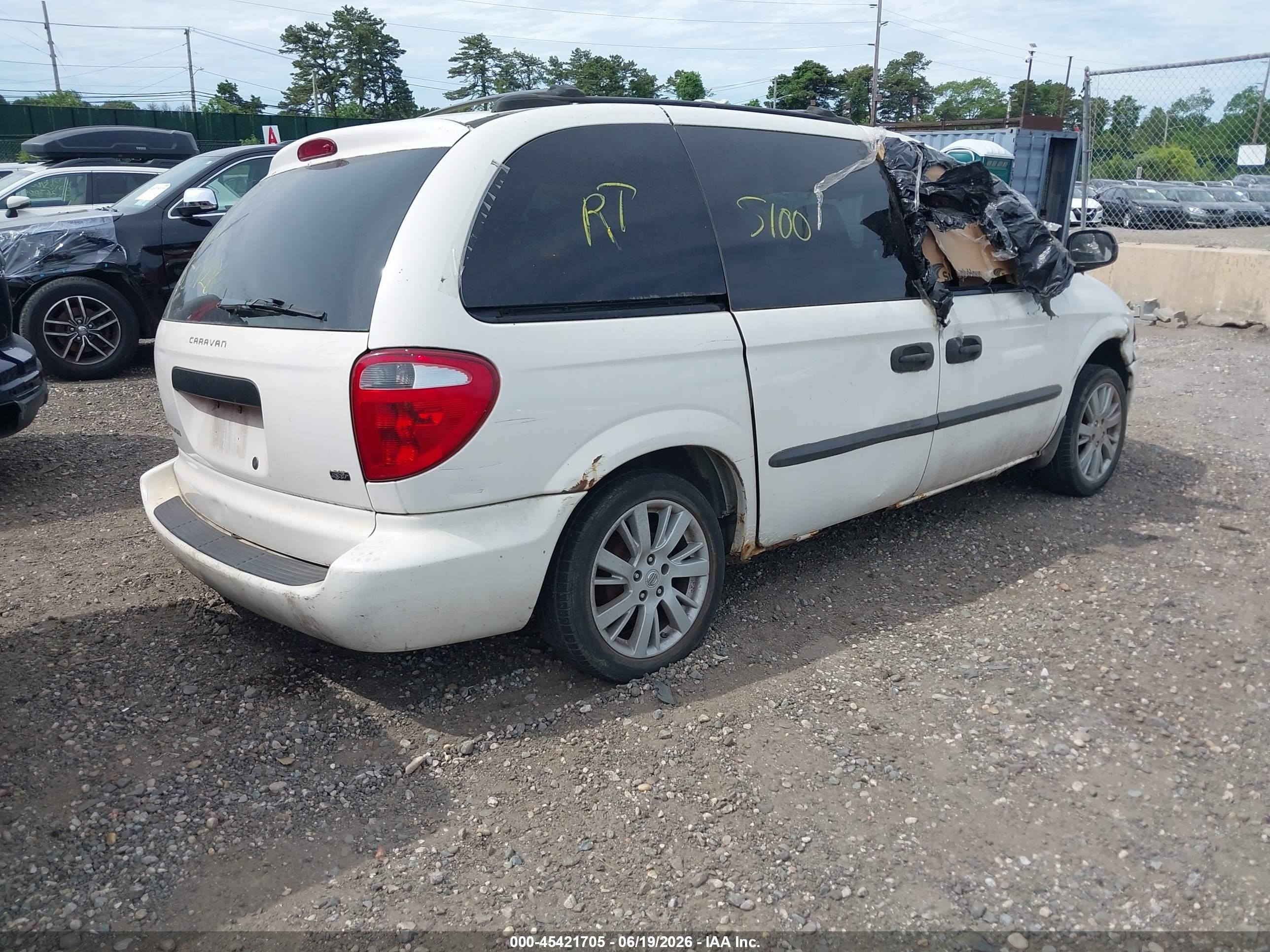 2003 Dodge Caravan Se Белый vin: 1D4GP25R93B317851