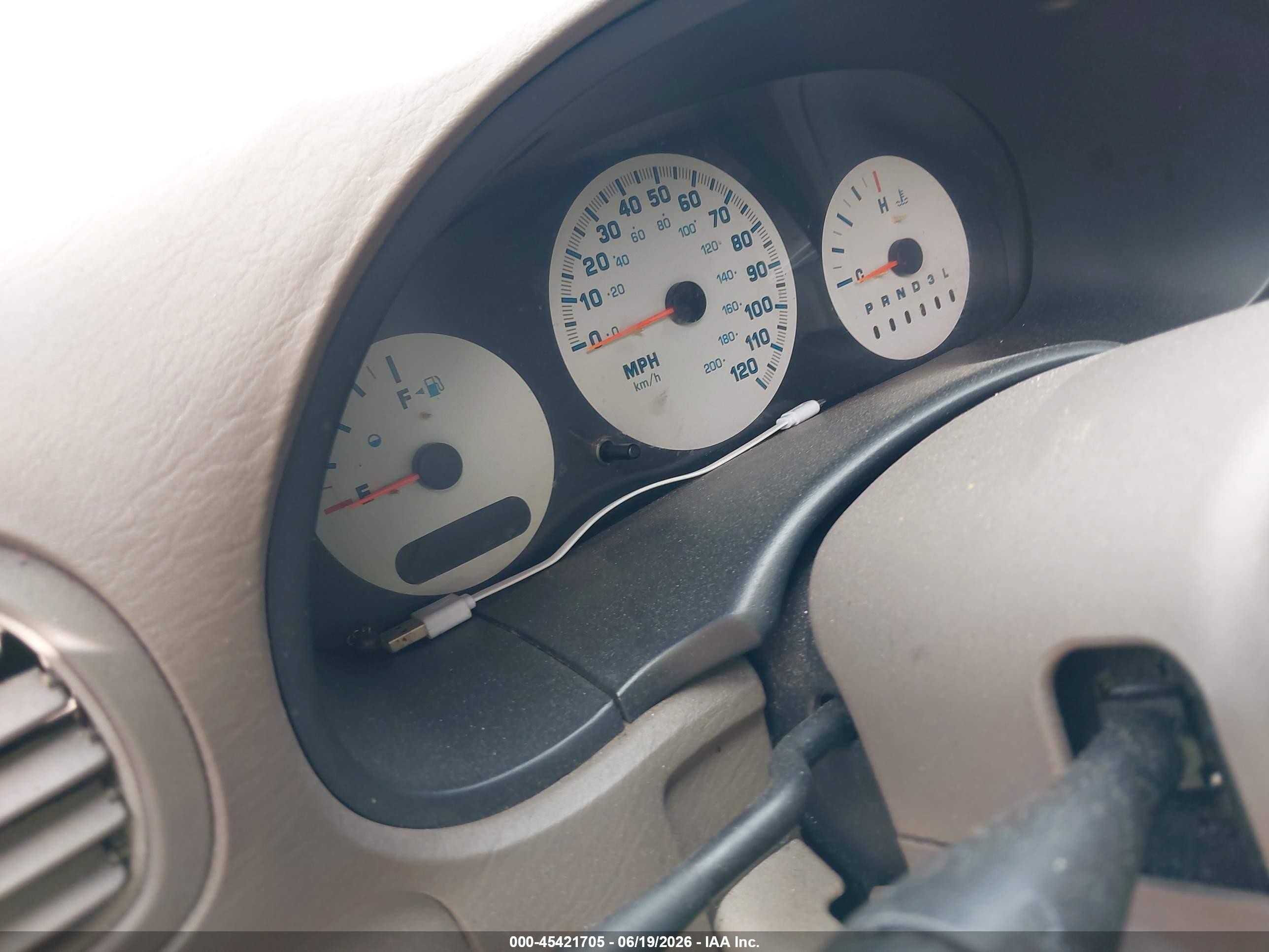 2003 Dodge Caravan Se Белый vin: 1D4GP25R93B317851