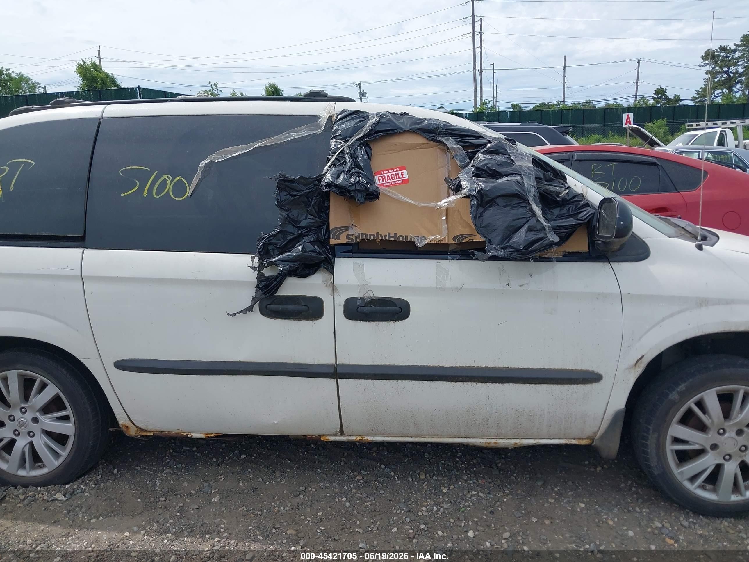 2003 Dodge Caravan Se Белый vin: 1D4GP25R93B317851