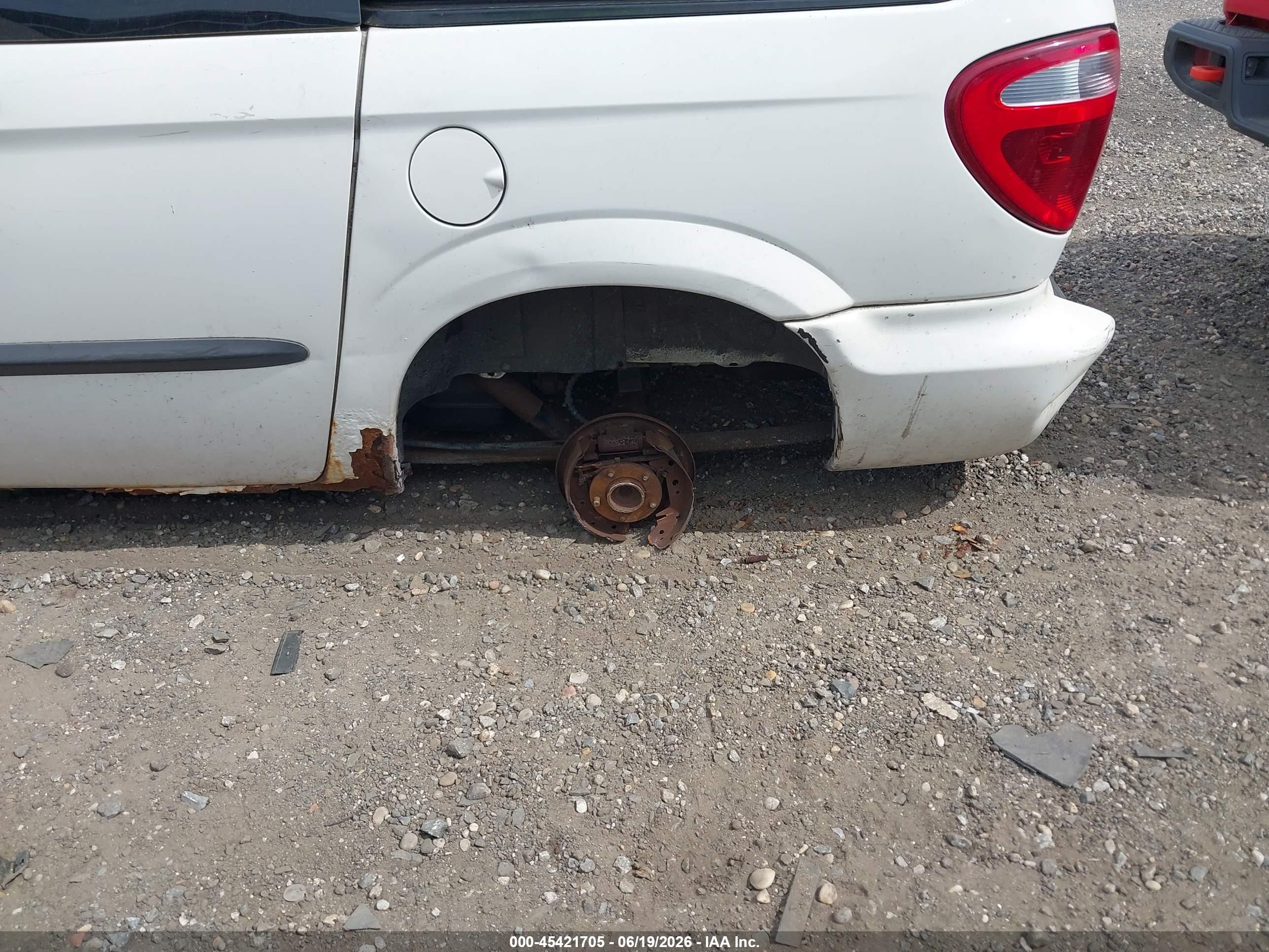 2003 Dodge Caravan Se Белый vin: 1D4GP25R93B317851