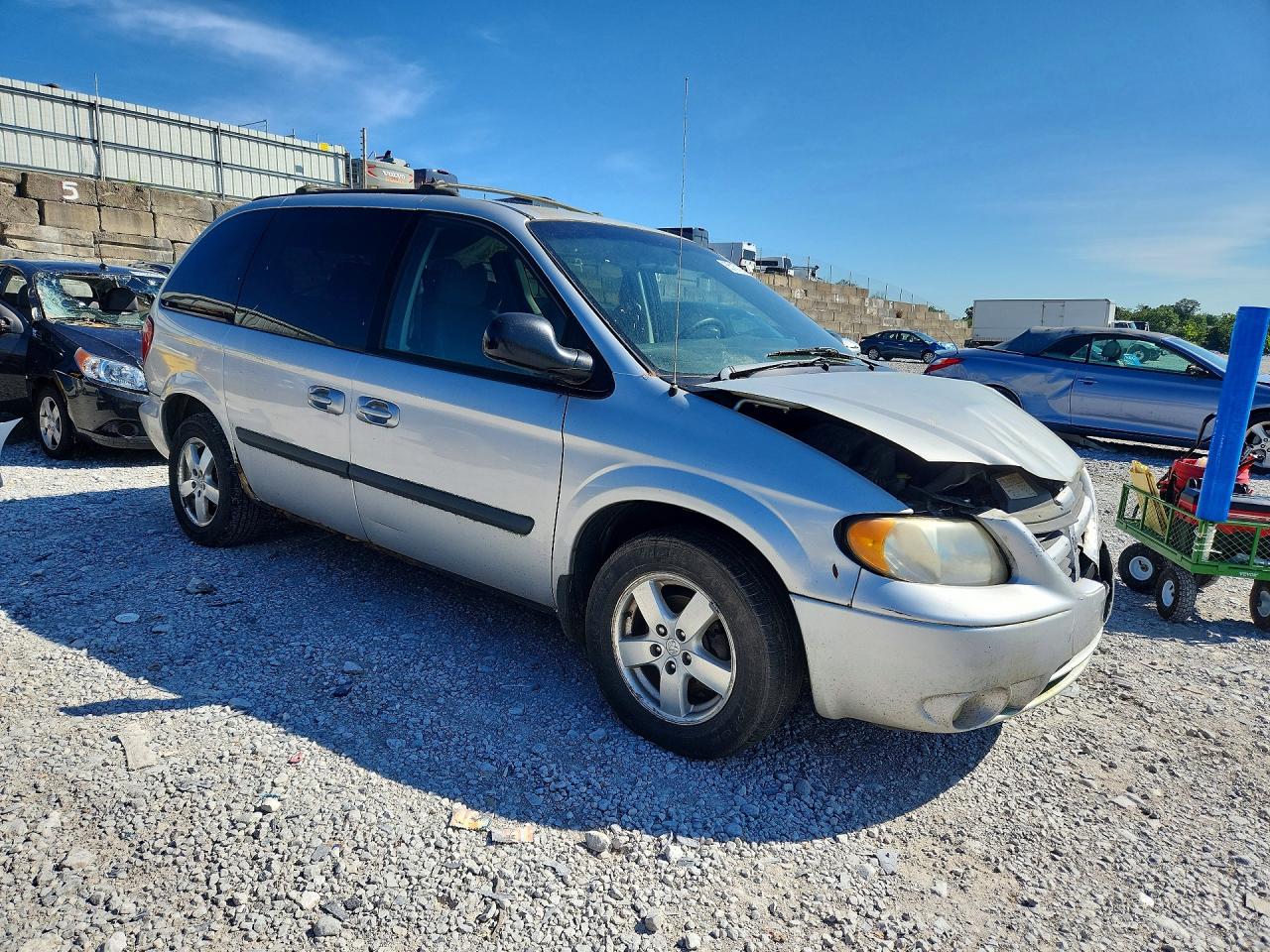2005 Dodge Caravan Sxt Silver vin: 1D4GP45R05B360716