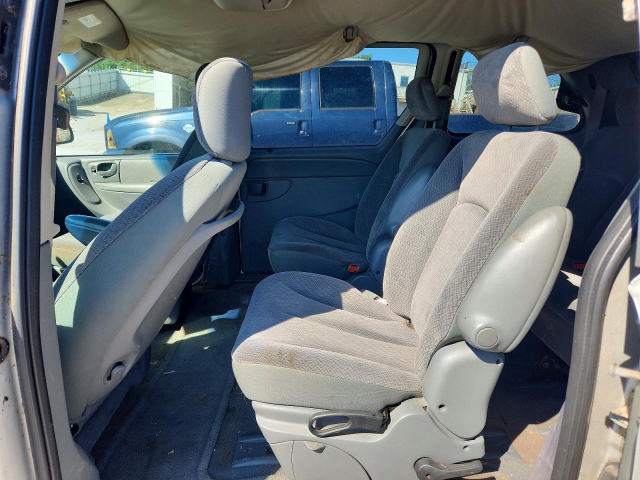 2005 Dodge Caravan Sxt Silver vin: 1D4GP45R05B360716