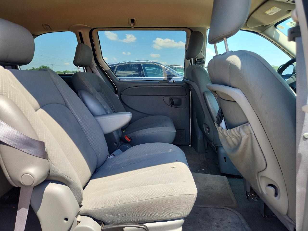 2007 Dodge Caravan Sxt Silver vin: 1D4GP45R57B239151
