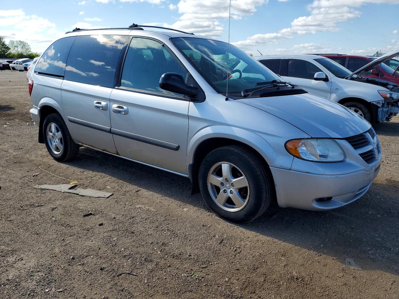 2005 Dodge Caravan Sxt Серебряный vin: 1D4GP45R75B111197