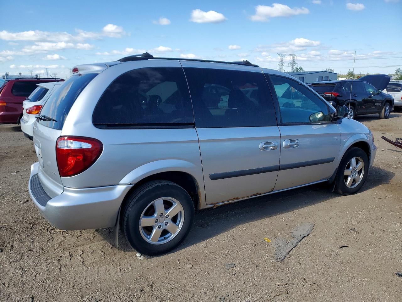 2005 Dodge Caravan Sxt Серебряный vin: 1D4GP45R75B111197