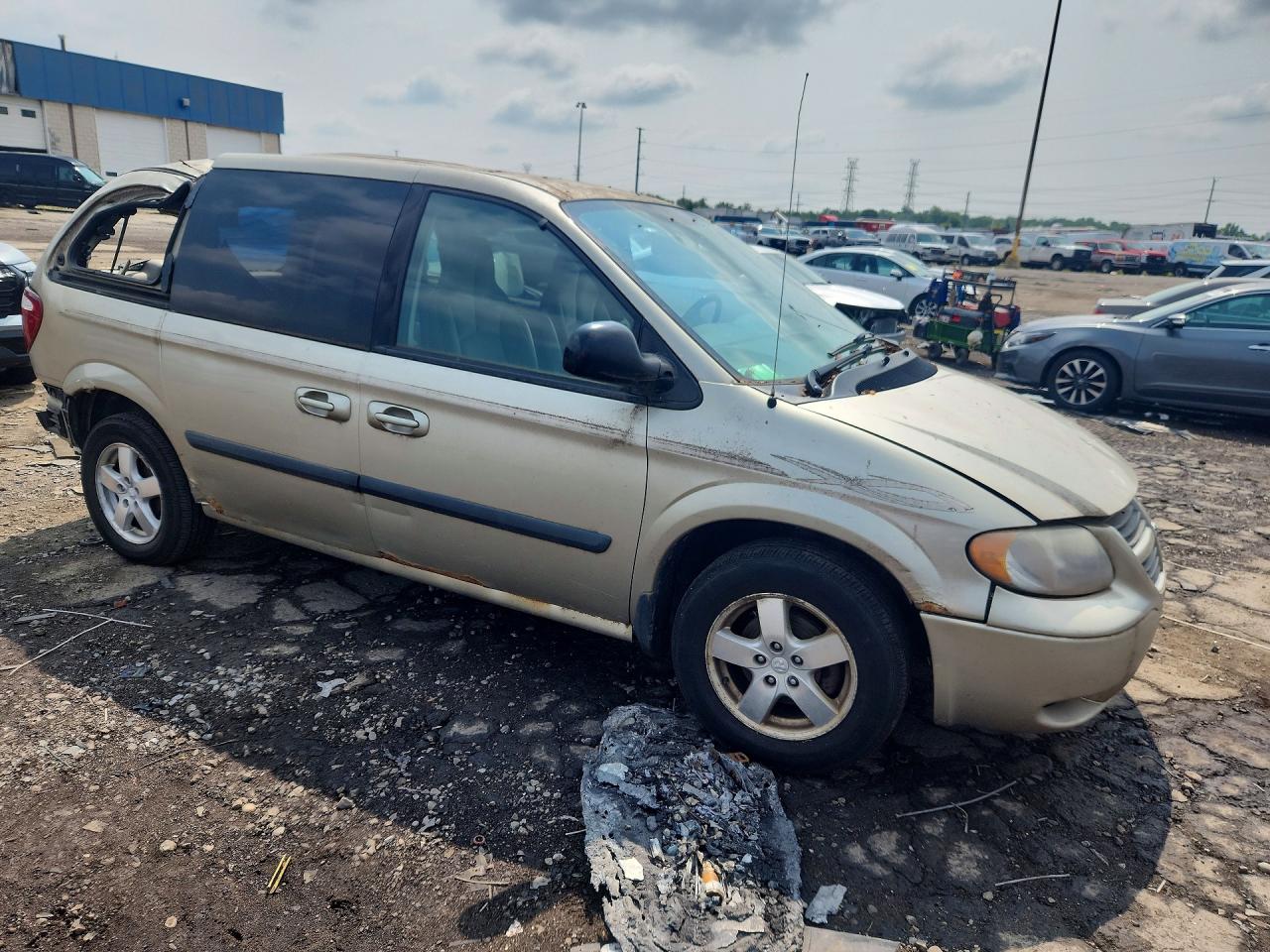 2005 Dodge Caravan Sxt Gold vin: 1D4GP45R75B182366