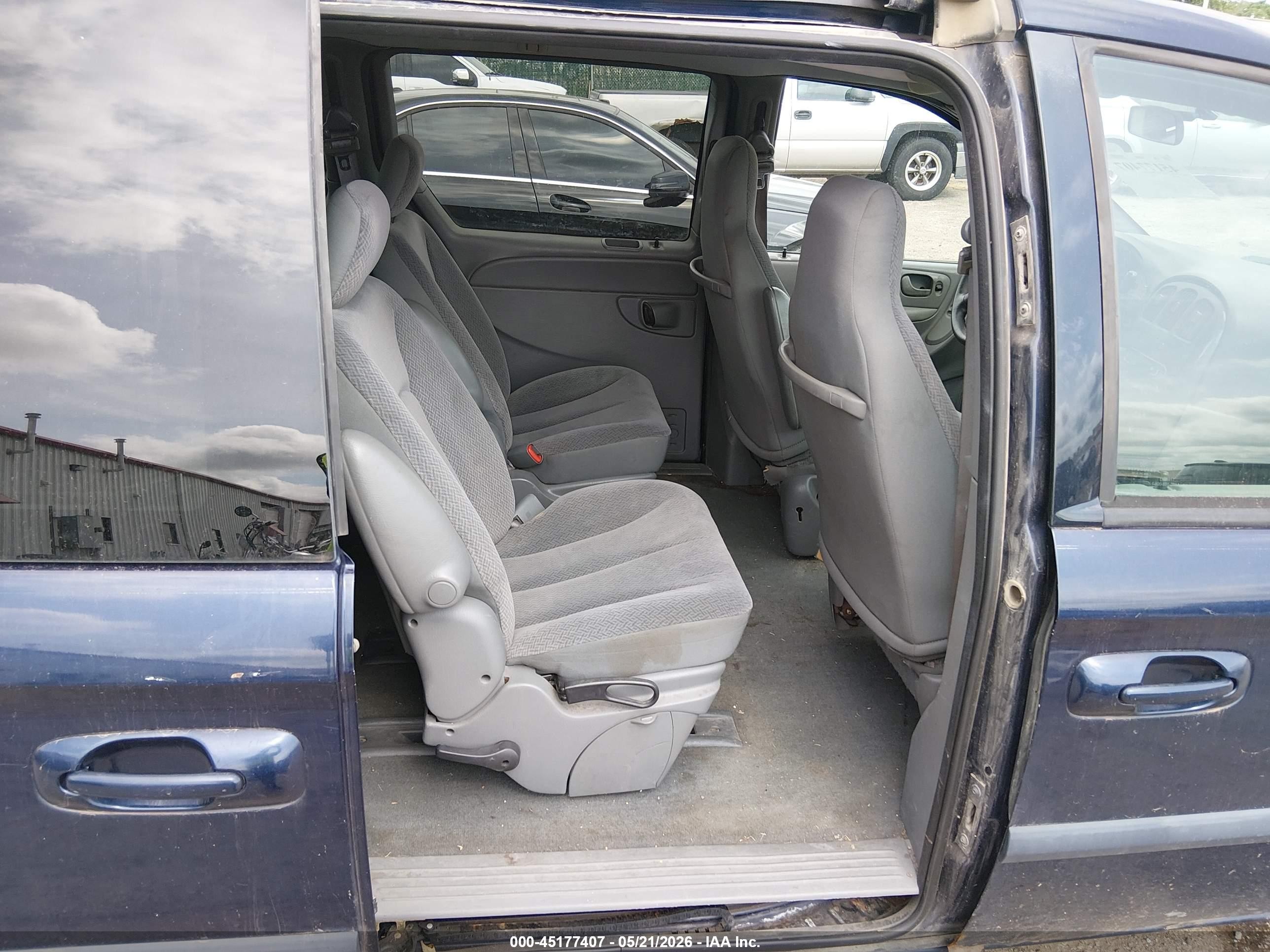2005 Dodge Caravan Sxt Blue vin: 1D4GP45R95B118667
