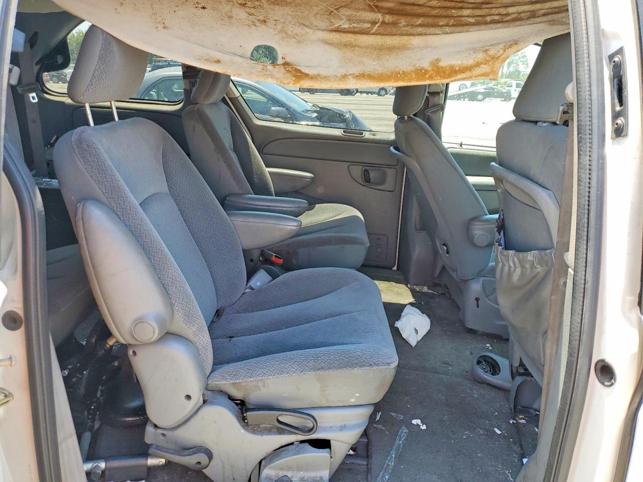 2005 Dodge Caravan Sxt White vin: 1D4GP45R95B325477
