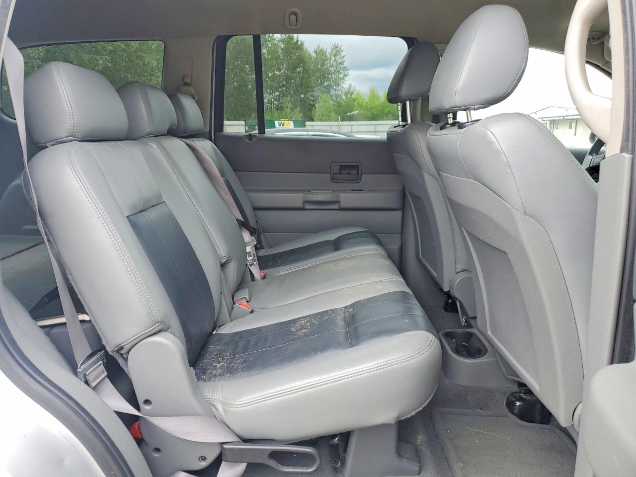 2004 Dodge Durango St Silver vin: 1D4HB38N84F143203
