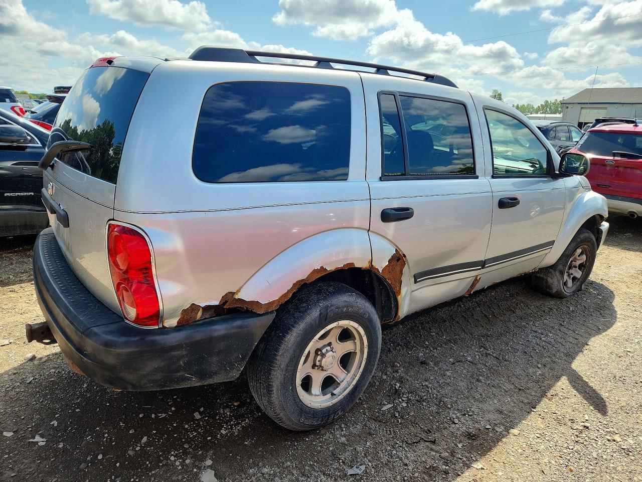 2005 Dodge Durango St Silver vin: 1D4HB38NX5F586065