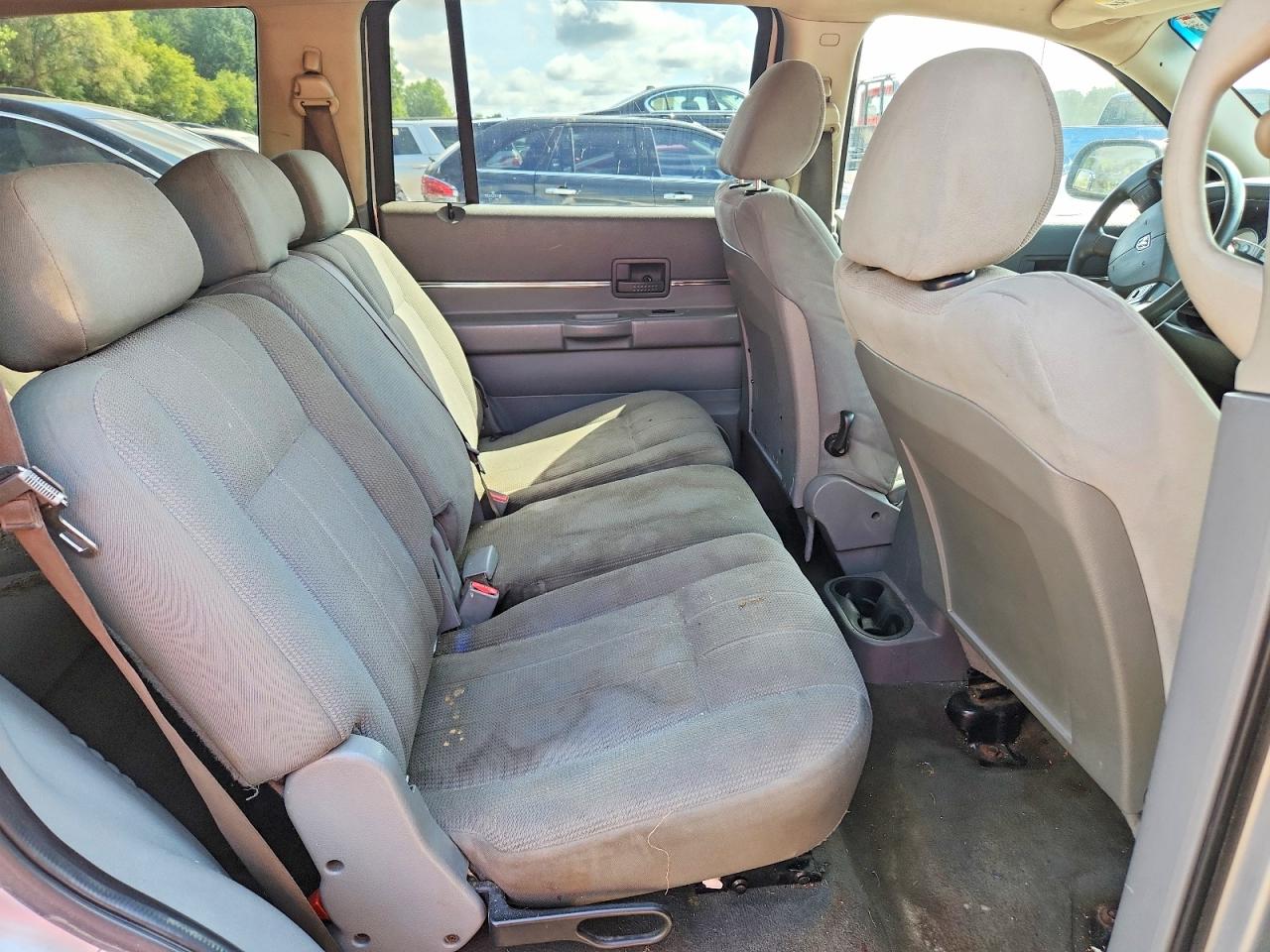 2005 Dodge Durango St Silver vin: 1D4HB38NX5F586065