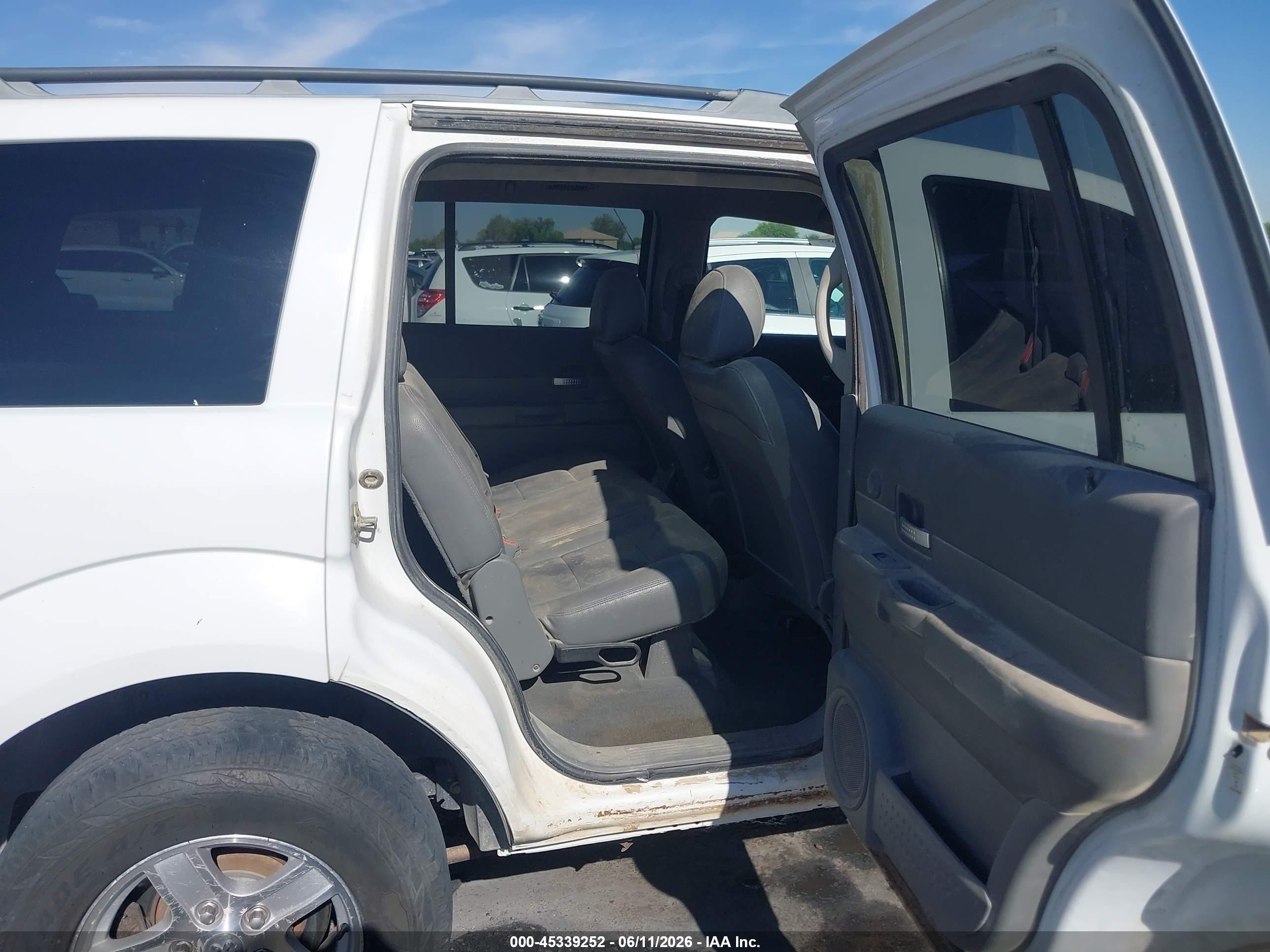 2004 Dodge Durango Slt White vin: 1D4HB48D74F133372