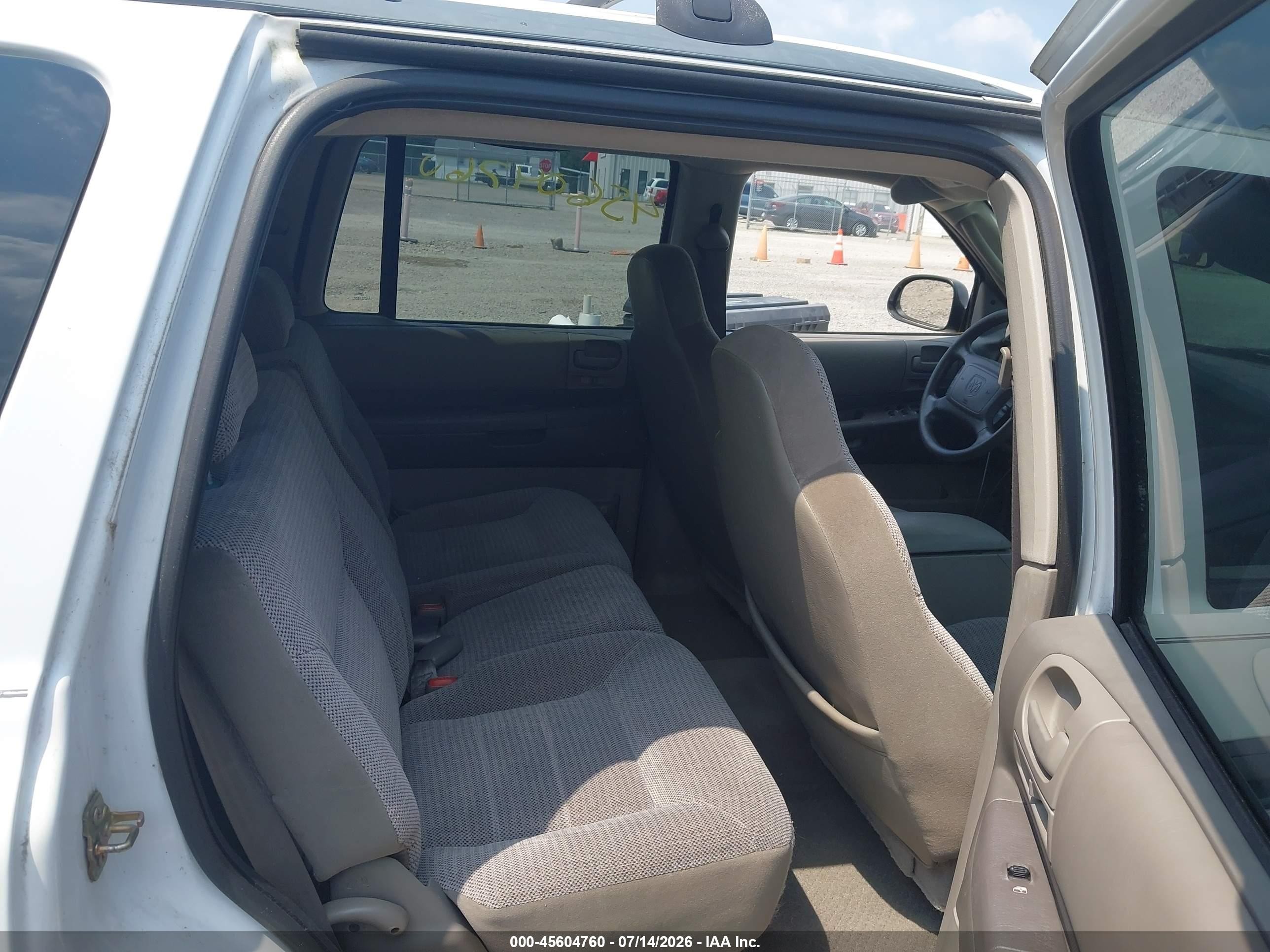 2003 Dodge Durango Sport/sxt White vin: 1D4HR38N83F590401