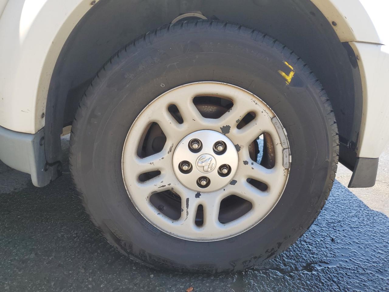 2011 Dodge Nitro Se White vin: 1D4PT2GK0BW589059 Damage: Right Front Wheel, Peeling, 6 To 7 Inches