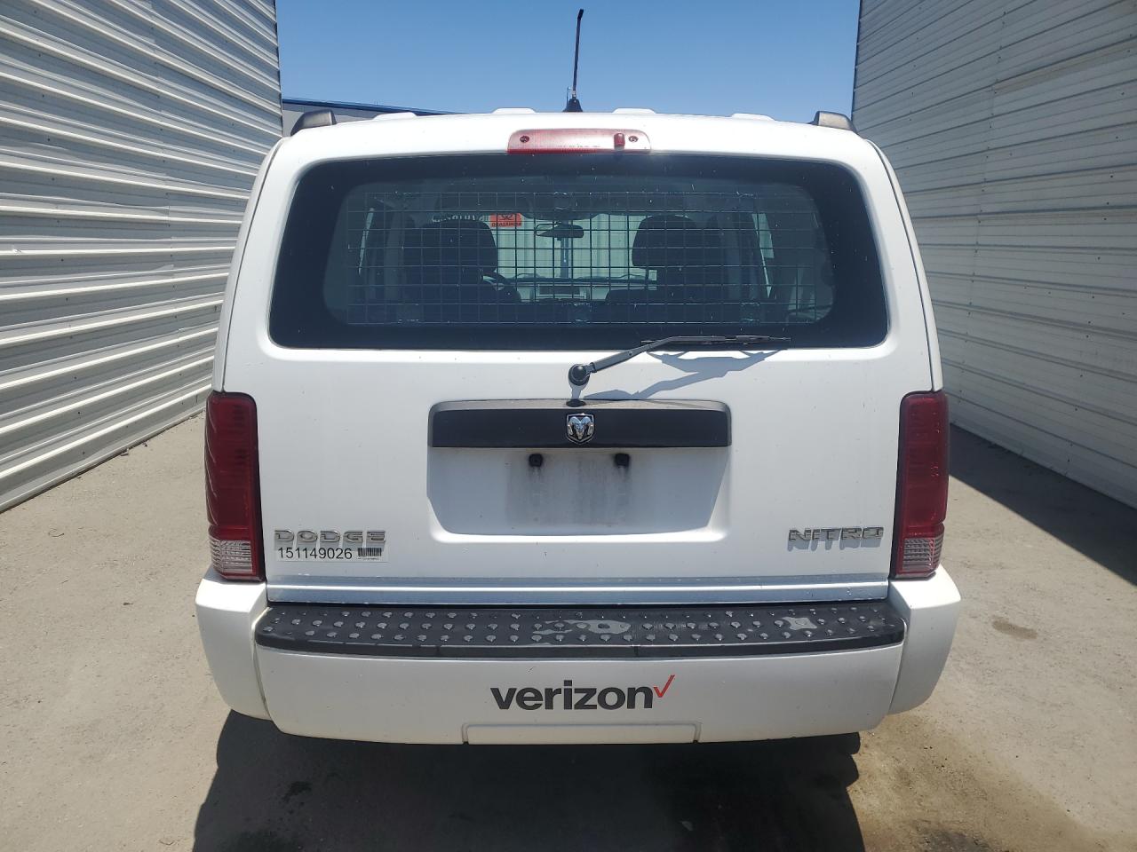 2011 Dodge Nitro Se White vin: 1D4PT2GK0BW589059 Damage: Rear Bumper, Chipped, 2