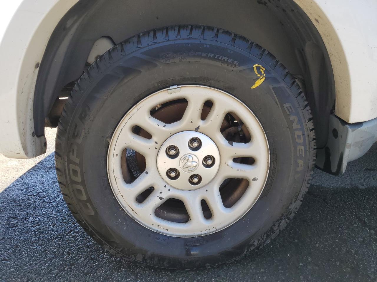 2011 Dodge Nitro Se White vin: 1D4PT2GK0BW589059 Damage: Right Rear Wheel, Peeling, 7 To 8 Inches