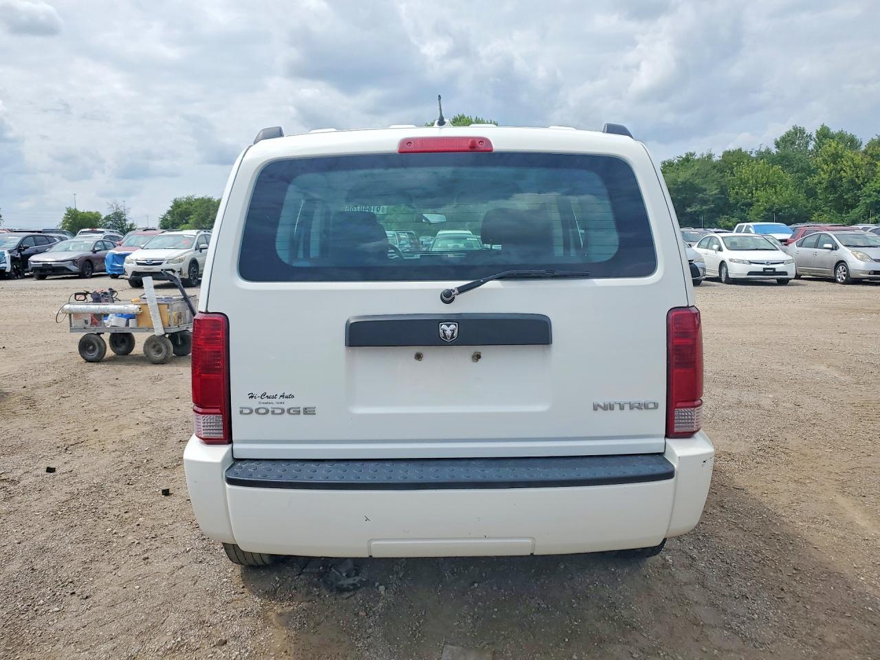 2010 Dodge Nitro Se White vin: 1D4PT2GK1AW105267
