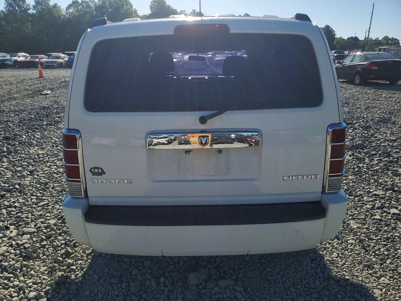 2010 Dodge Nitro Se White vin: 1D4PT2GK2AW100241