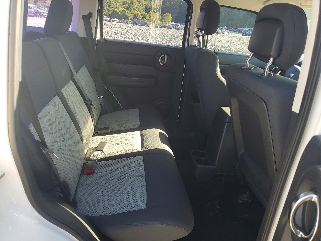 2010 Dodge Nitro Se White vin: 1D4PT2GK2AW100241