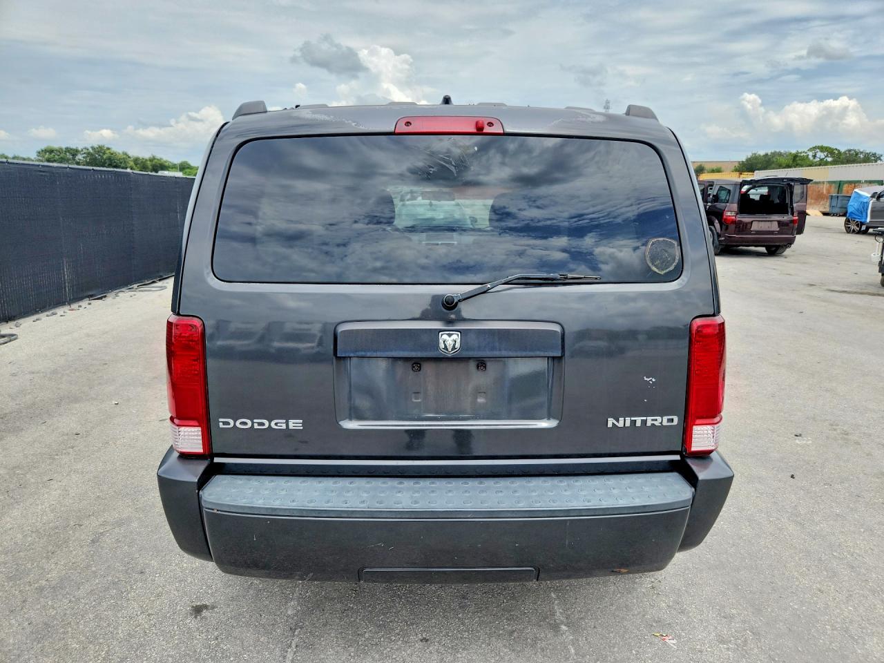 2011 Dodge Nitro Heat Gray vin: 1D4PU4GK2BW576824