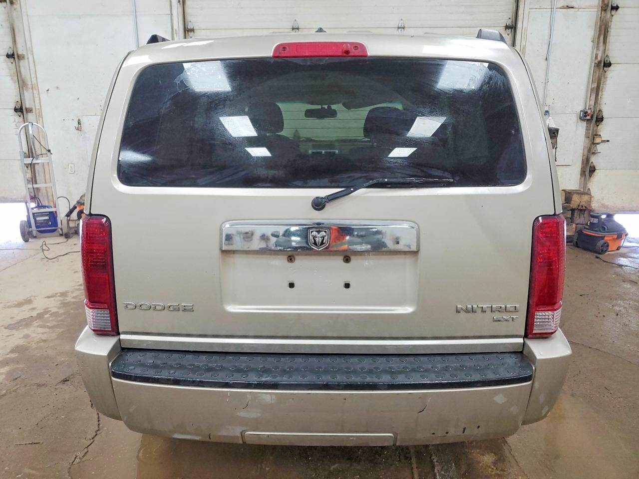 2010 Dodge Nitro Sxt Beige vin: 1D4PU5GK8AW126941