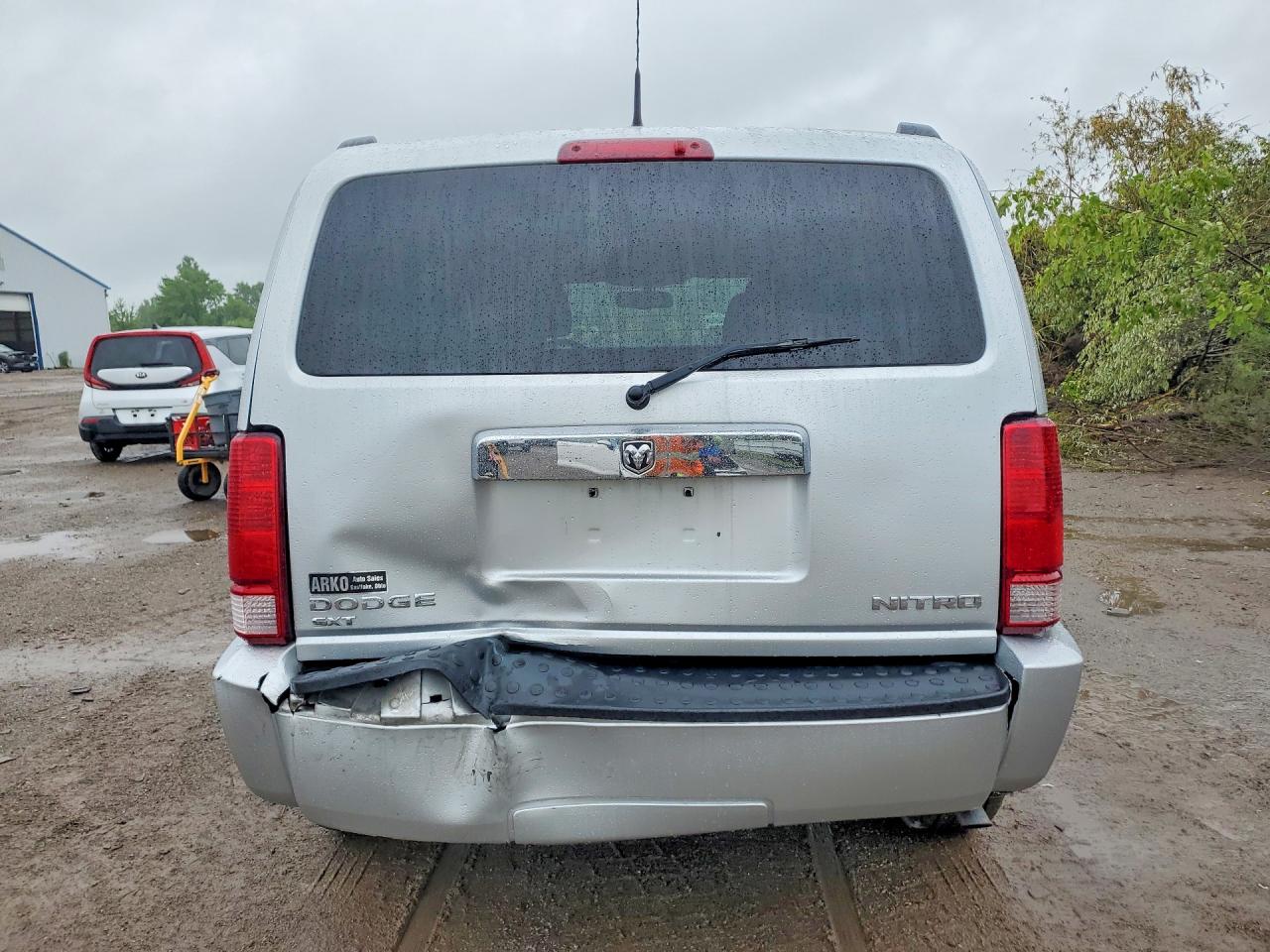 2011 Dodge Nitro Sxt Silver vin: 1D4PU5GK9BW565051