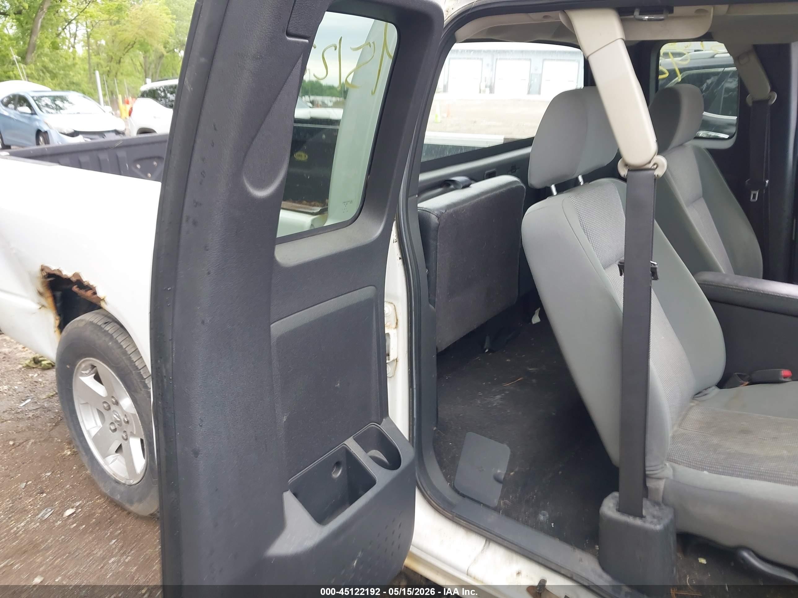 2010 Dodge Dakota Bighorn/lonestar White vin: 1D7CW3BP1AS265027