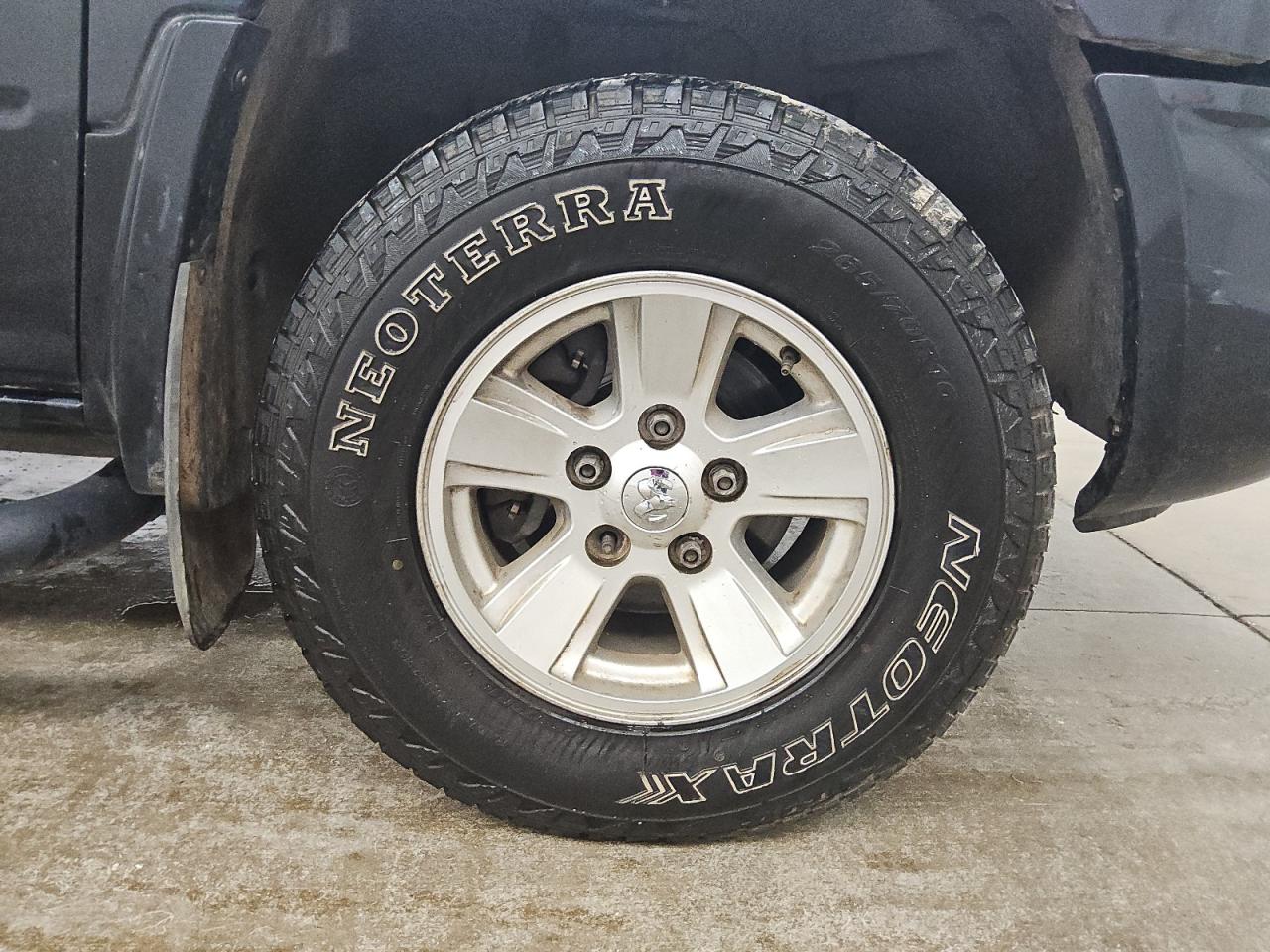 2010 Dodge Dakota Sxt Black vin: 1D7CW3GK7AS222891 Damage: Left Rear Tire, Worn, Replacement Required