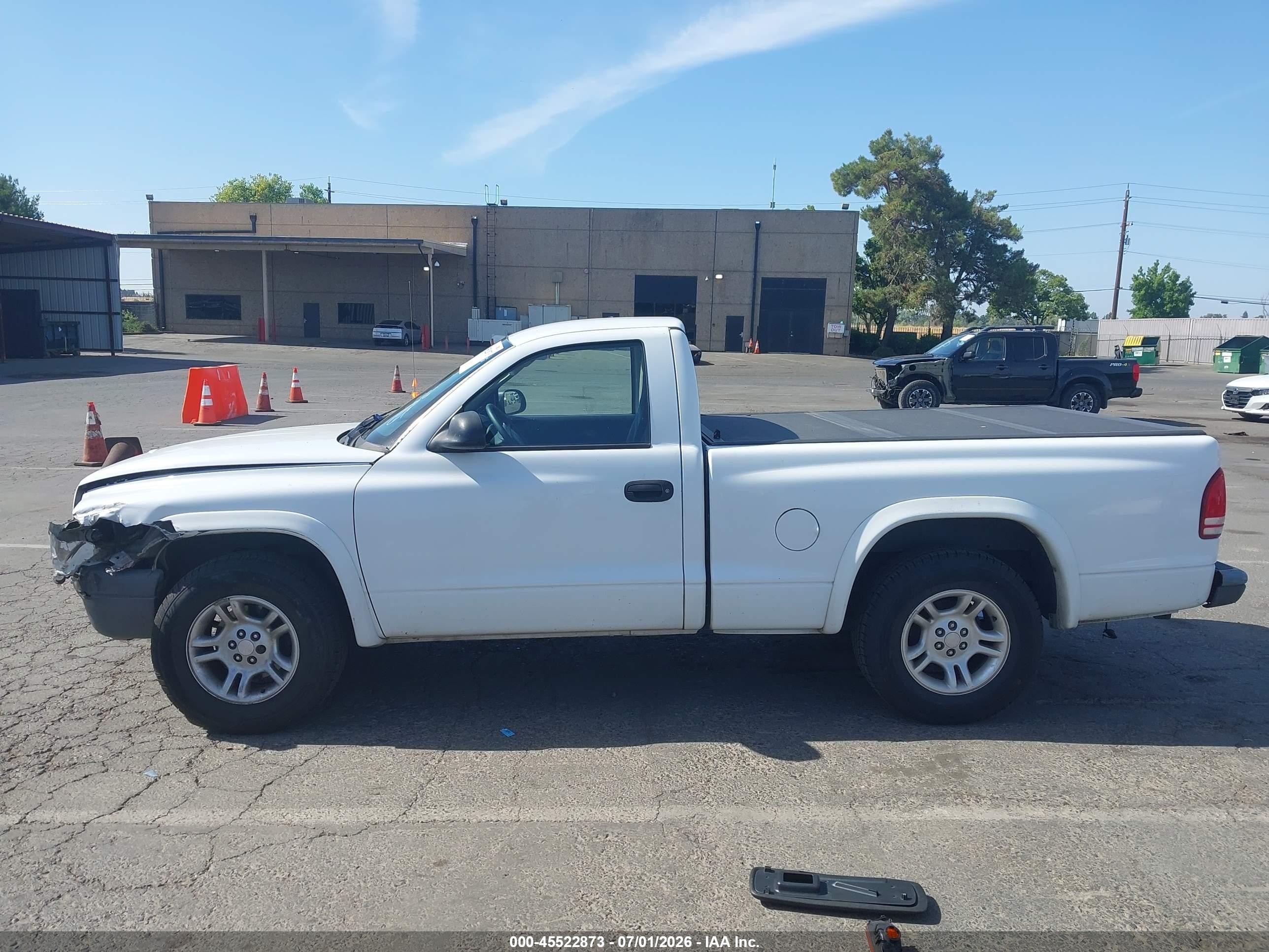 2003 Dodge Dakota   White vin: 1D7FL16X03S196323
