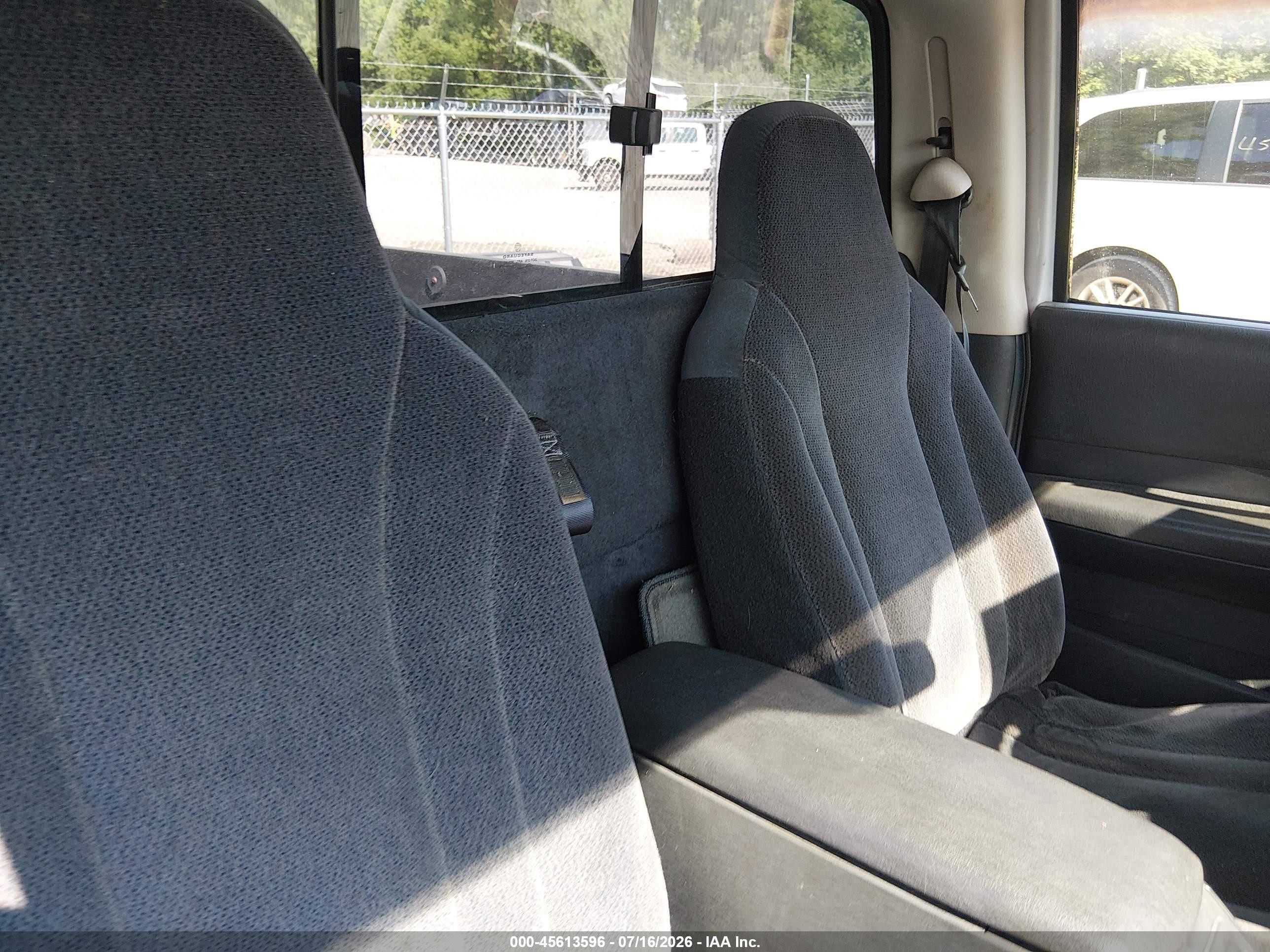 2003 Dodge Dakota   Silver vin: 1D7FL16X43S350189