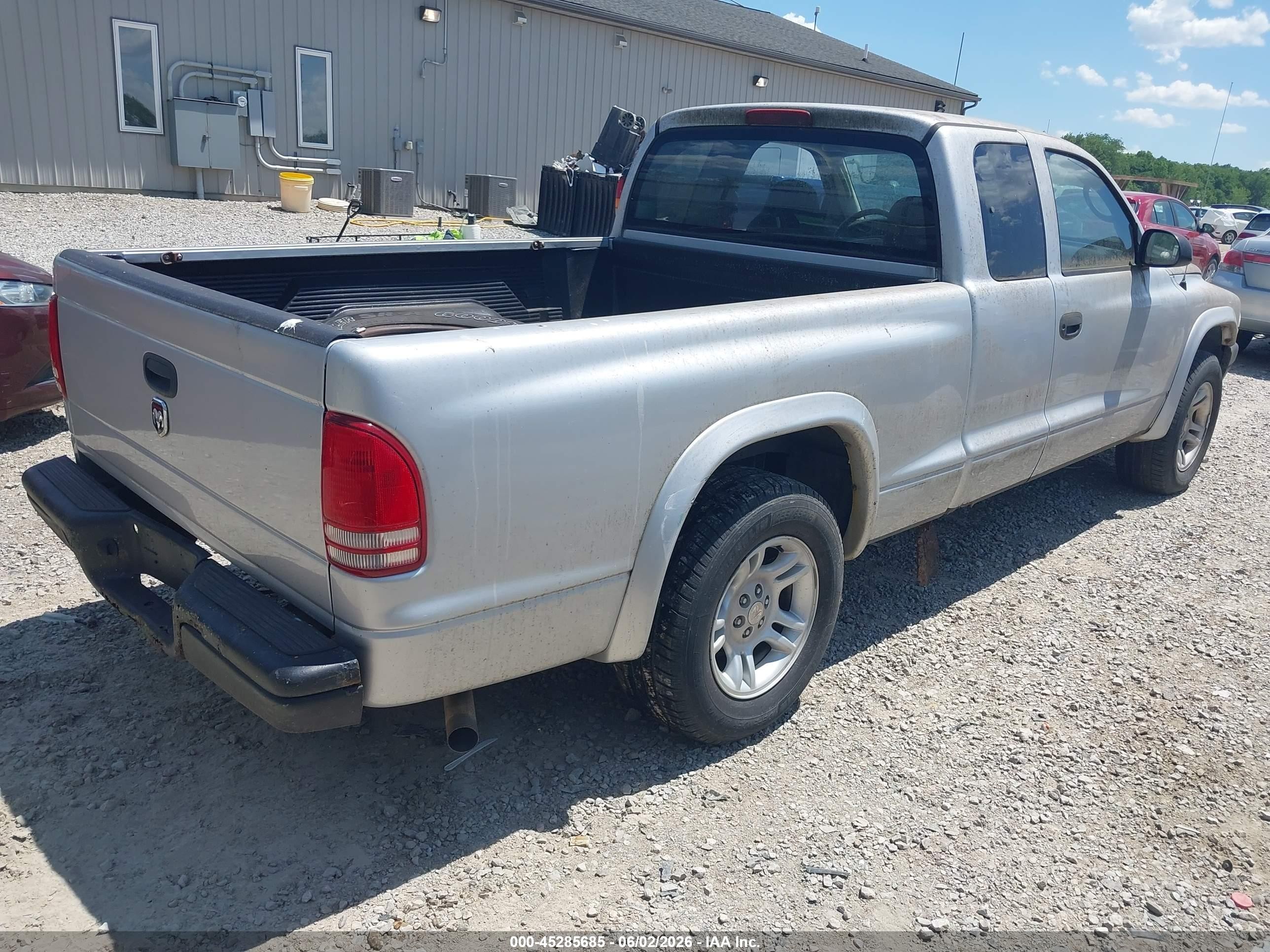 2004 Dodge Dakota   Silver vin: 1D7GL12K04S715239