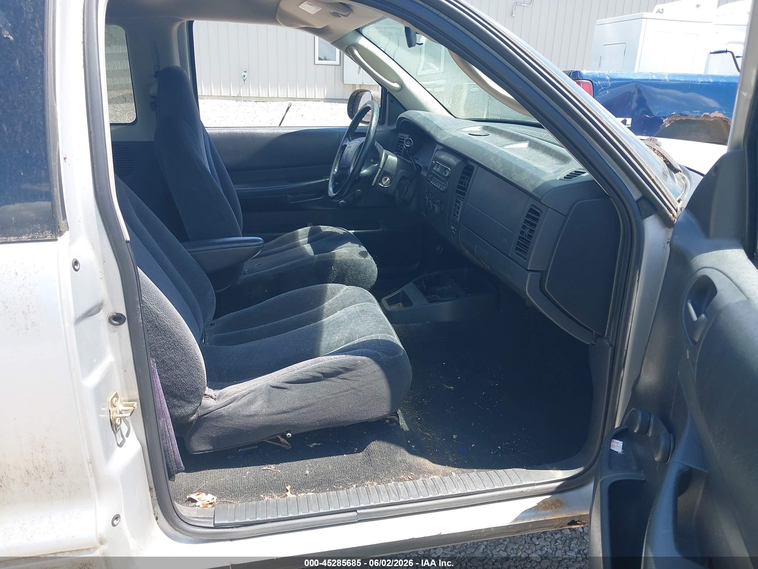 2004 Dodge Dakota   Silver vin: 1D7GL12K04S715239