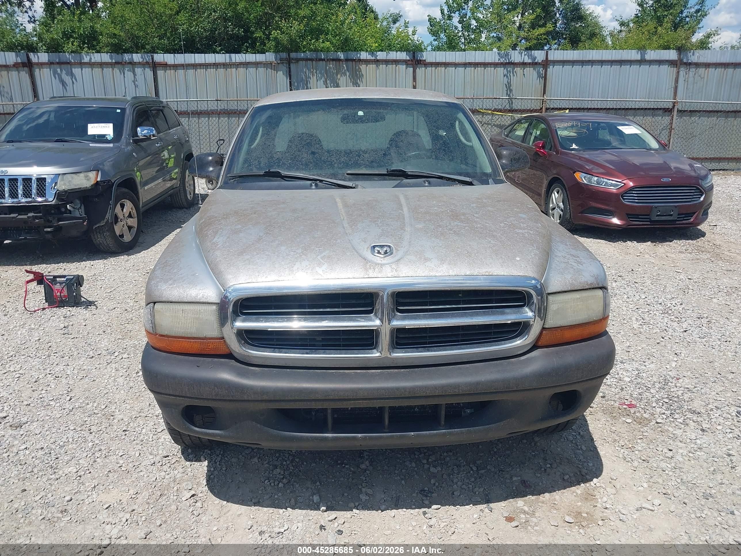 2004 Dodge Dakota   Silver vin: 1D7GL12K04S715239
