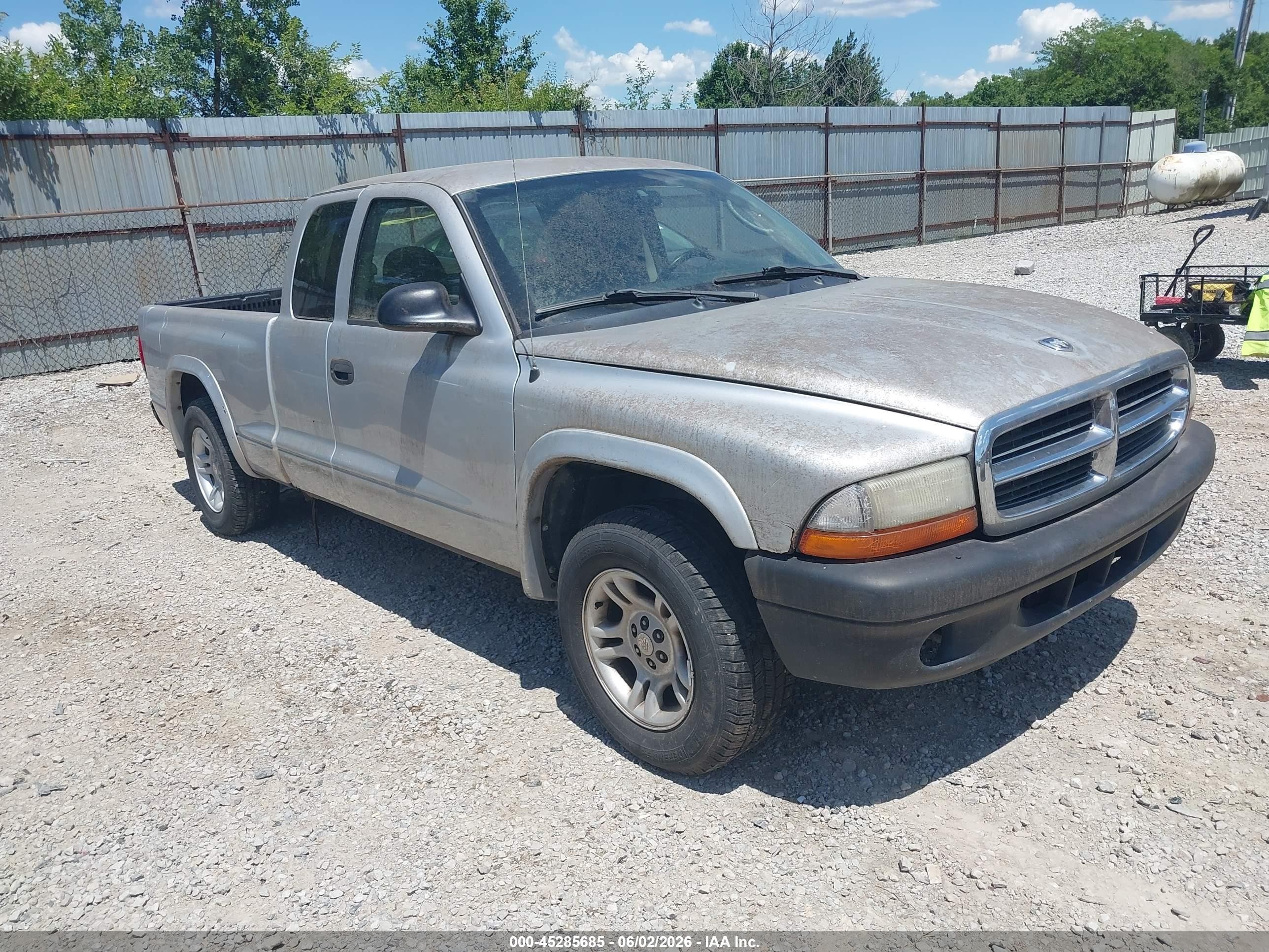 2004 Dodge Dakota   Silver vin: 1D7GL12K04S715239