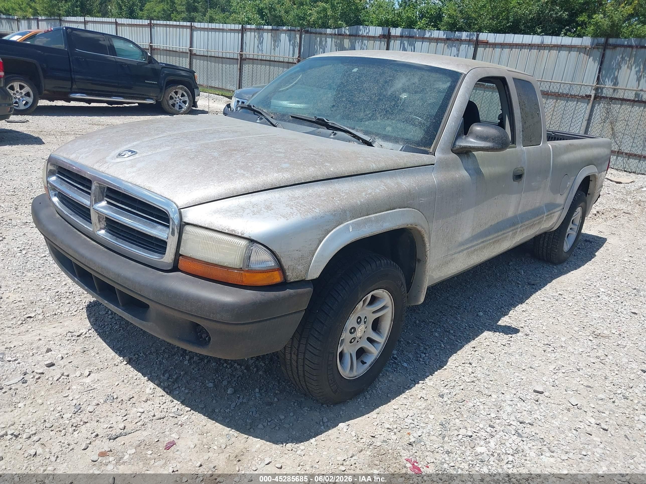 2004 Dodge Dakota   Silver vin: 1D7GL12K04S715239