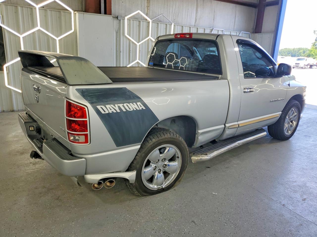 2005 Dodge Ram 1500 St Silver vin: 1D7HA16D65J586260