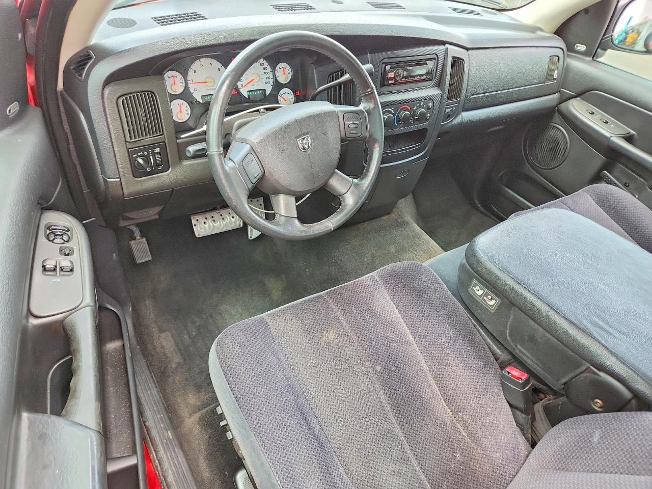 2005 Dodge Ram 1500 St Red vin: 1D7HA16DX5J552452