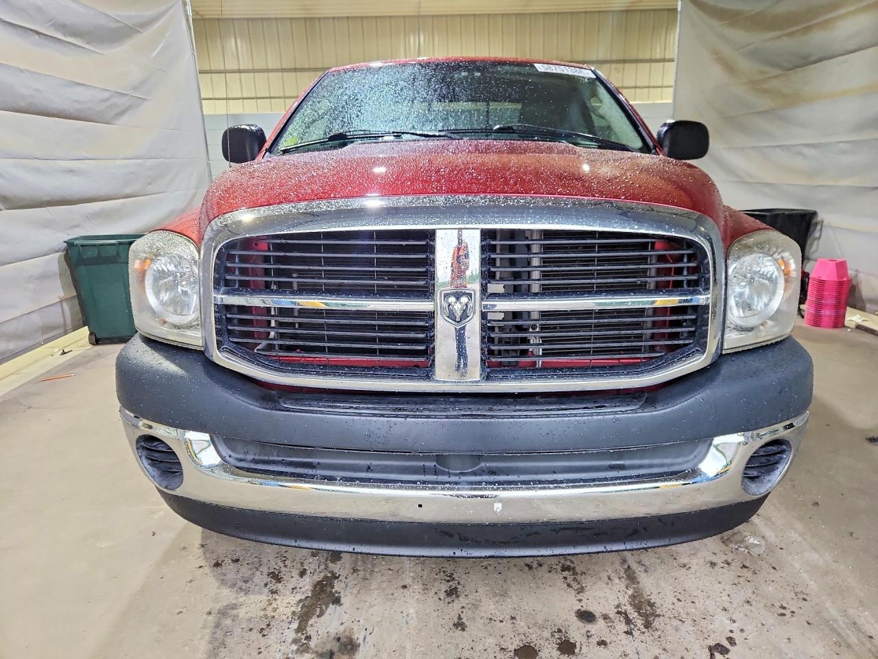 2008 Dodge Ram 1500 St Red vin: 1D7HA16K08J170840