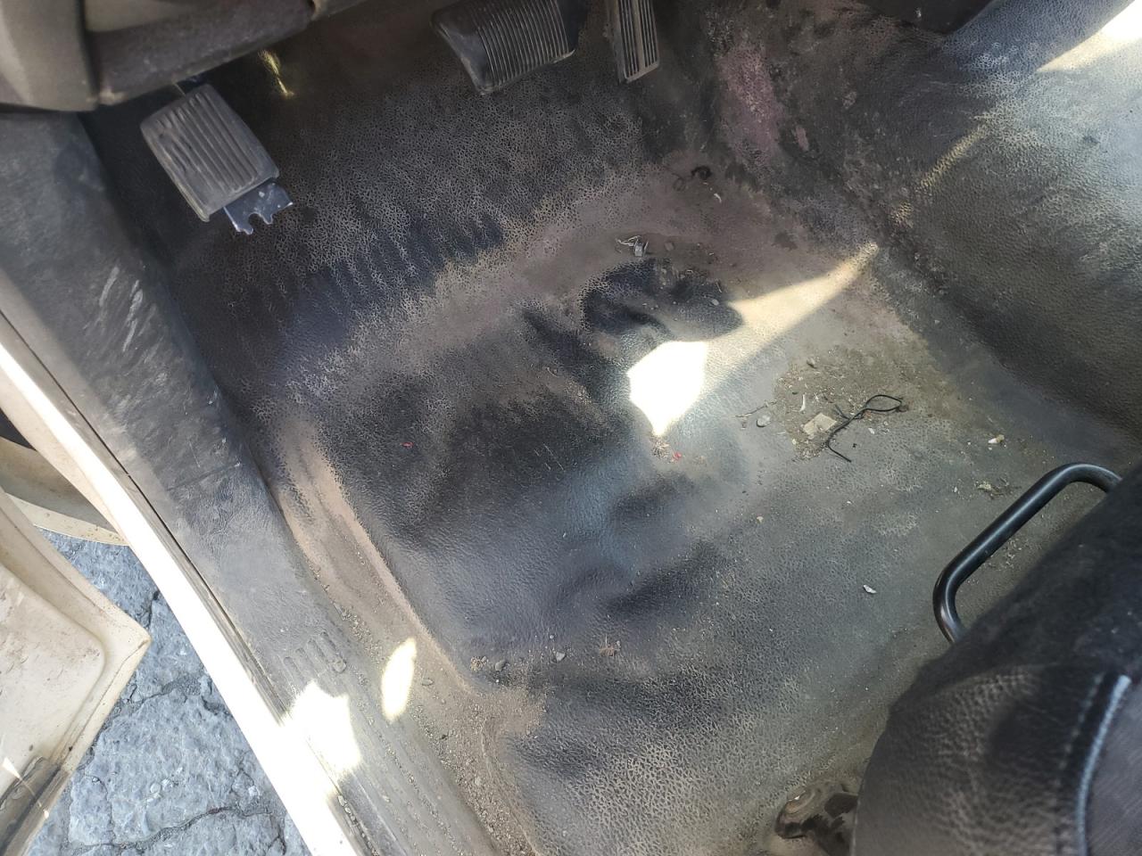 2003 Dodge Ram 1500 St White vin: 1D7HA16K23J512216 Damage: Left Front Carpet, Stained, Permanent