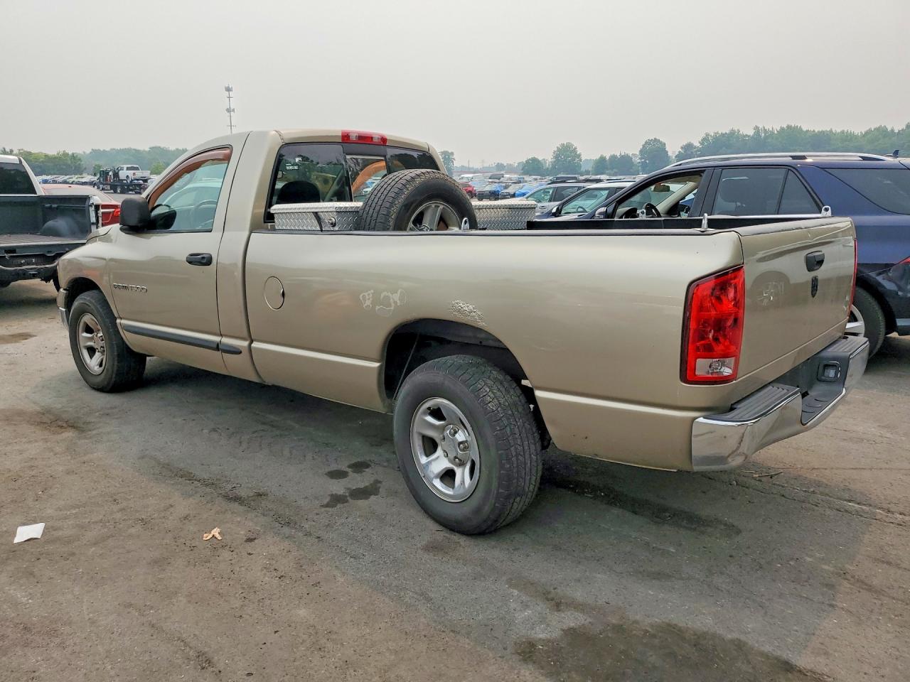 2005 Dodge Ram 1500 St Золотой vin: 1D7HA16K55J598883
