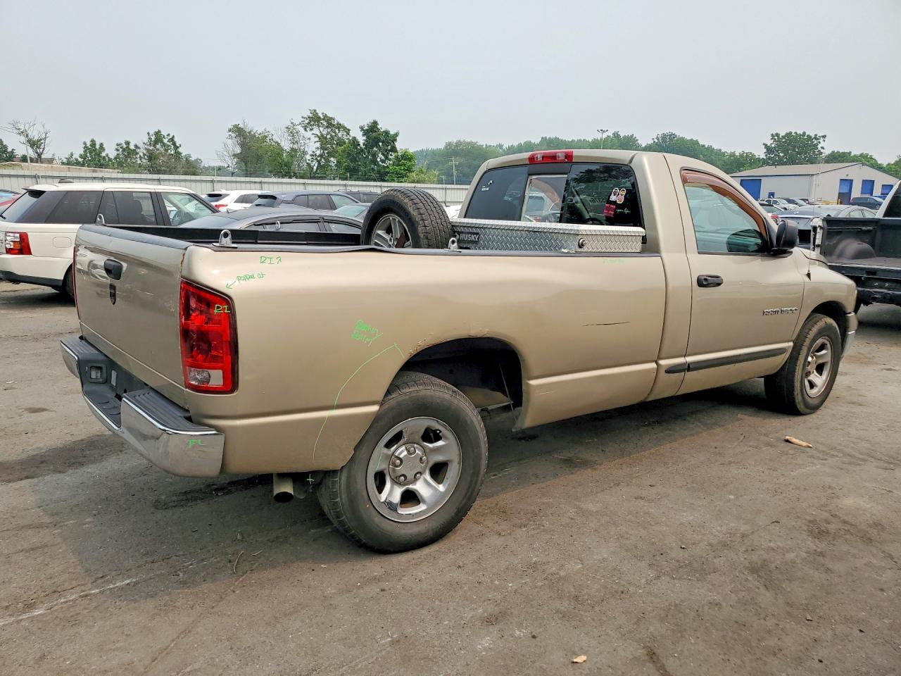 2005 Dodge Ram 1500 St Золотой vin: 1D7HA16K55J598883