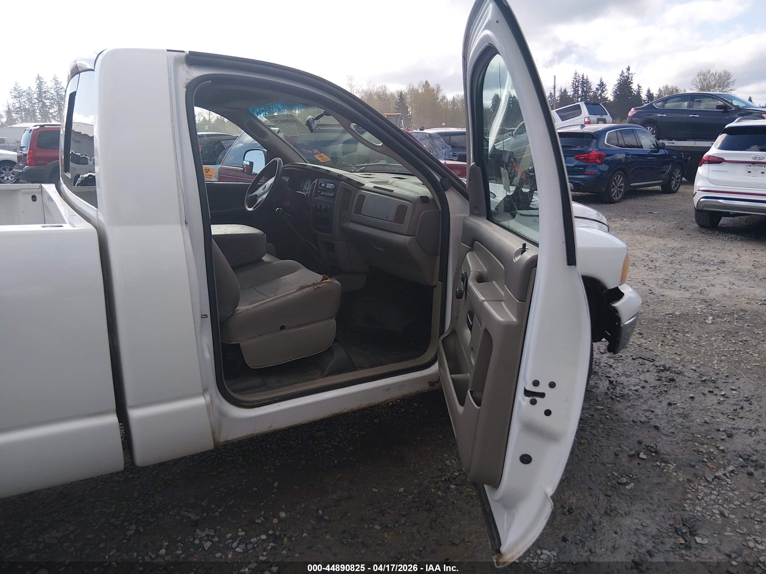 2003 Dodge Ram 1500 St Белый vin: 1D7HA16K73J602316
