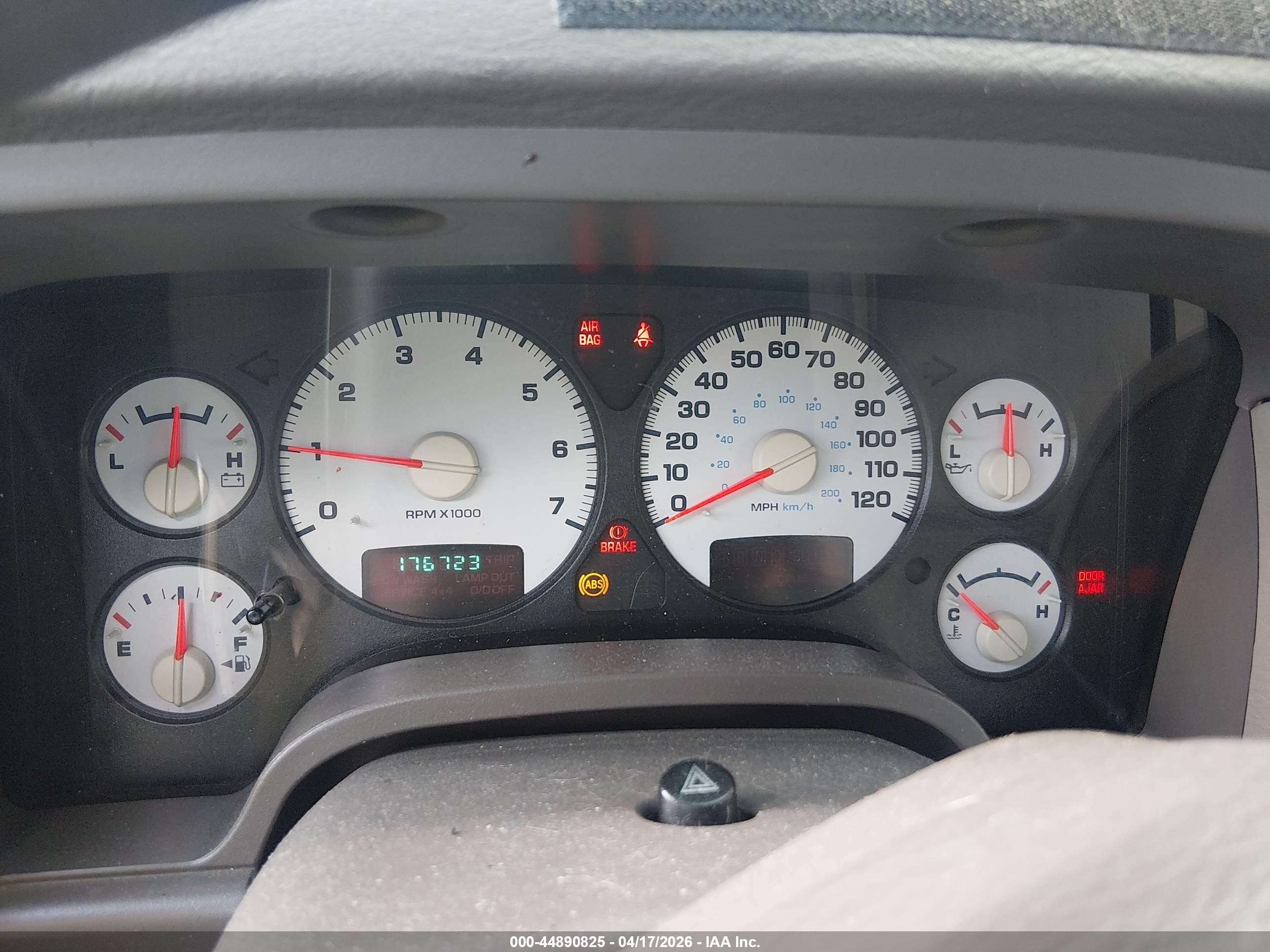 2003 Dodge Ram 1500 St Белый vin: 1D7HA16K73J602316