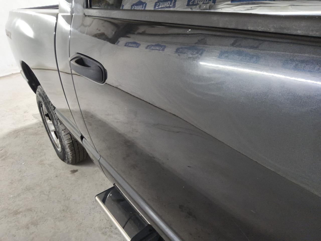 2008 Dodge Ram 1500 St Угольный vin: 1D7HA16K78J110408 Damage: Right Front Door, Chipped, 9