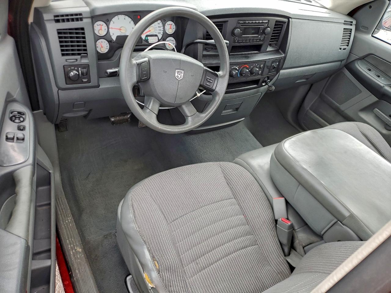 2007 Dodge Ram 1500 St Red vin: 1D7HA16K87J571048
