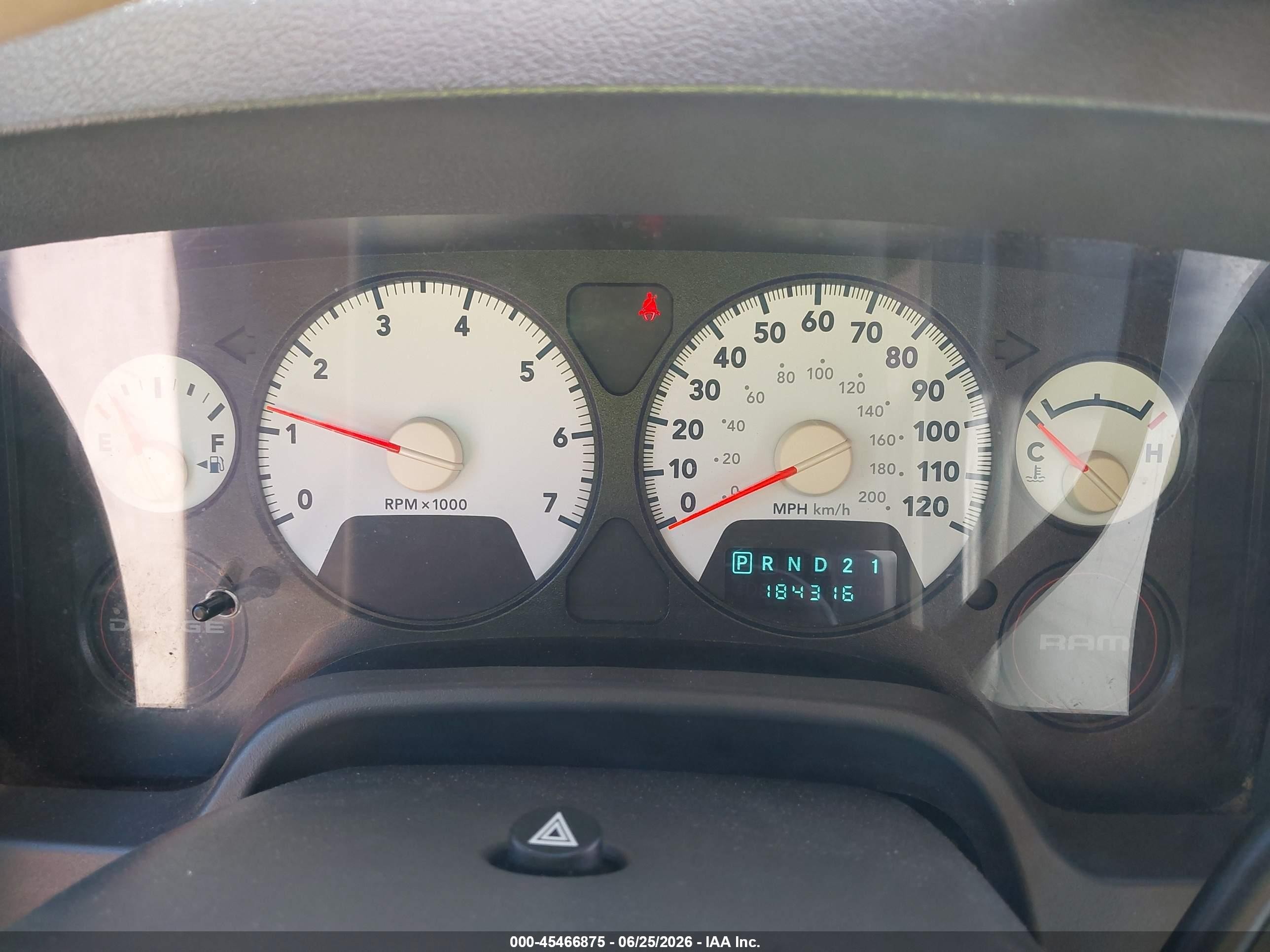 2007 Dodge Ram 1500 St Red vin: 1D7HA16K87J603044
