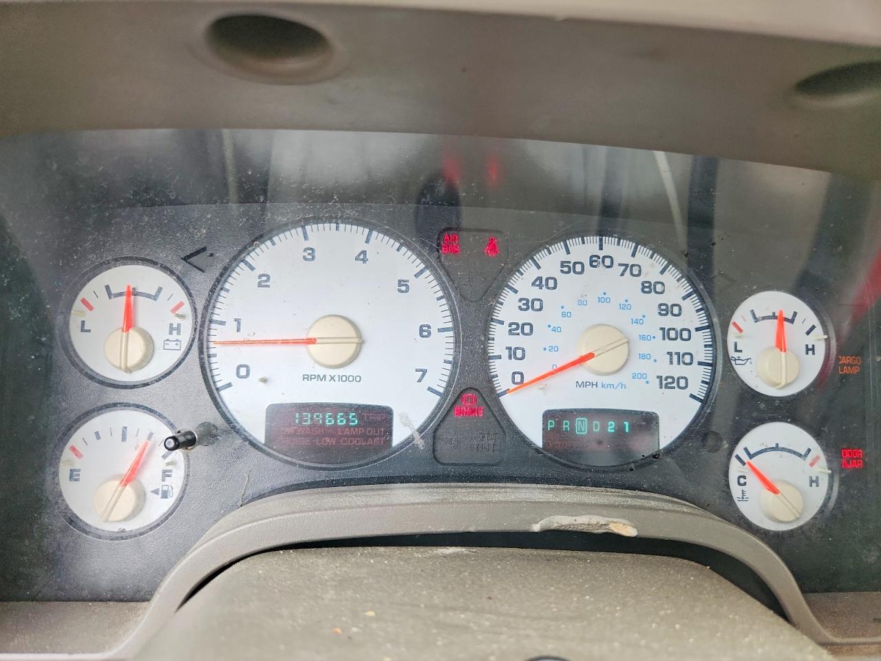 2002 Dodge Ram 1500 Red vin: 1D7HA16N32J145593