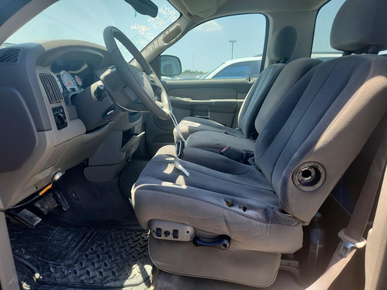 2004 Dodge Ram 1500 St Tan vin: 1D7HA16NX4J135341