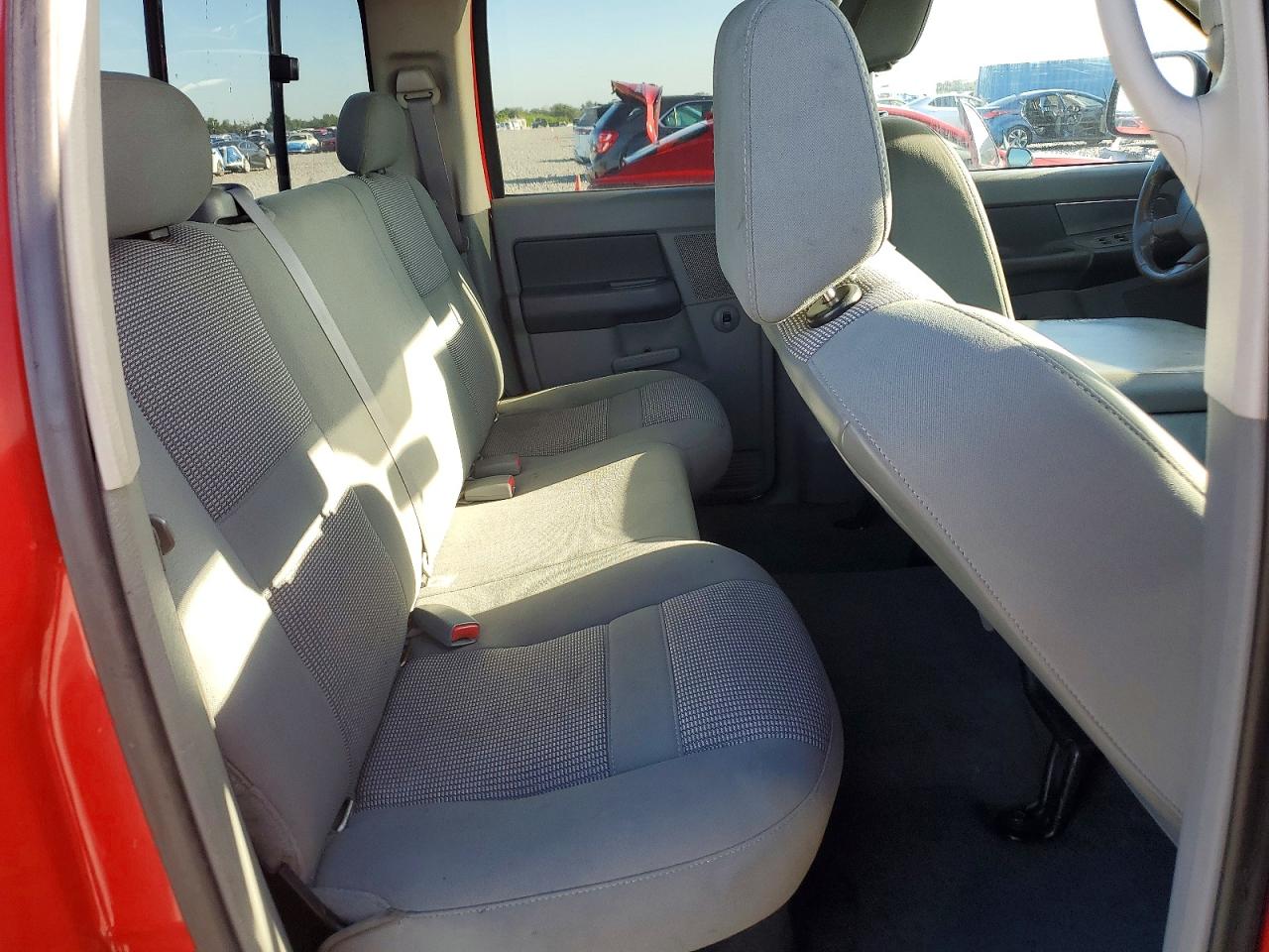 2007 Dodge Ram 1500 St Red vin: 1D7HA18237J571343