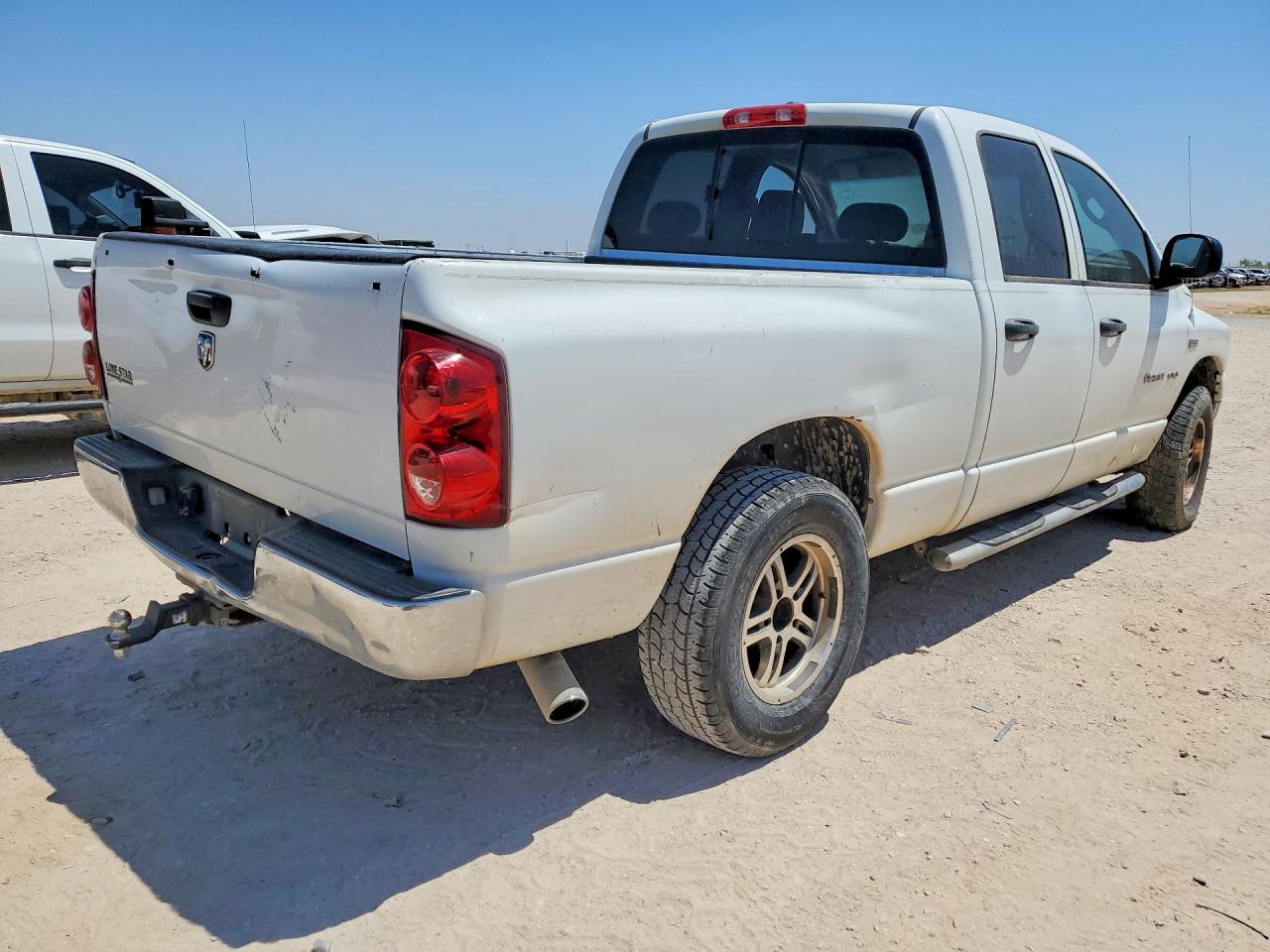 2007 Dodge 1500 White vin: 1D7HA18247S272597